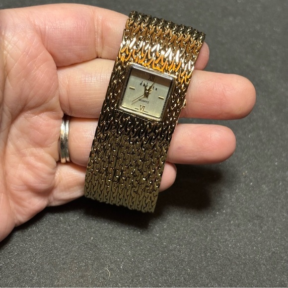 Dakota Watch Company Ladies Gold Tone Square Dial Watch Wide Bracelet Working - Picture 1 of 8